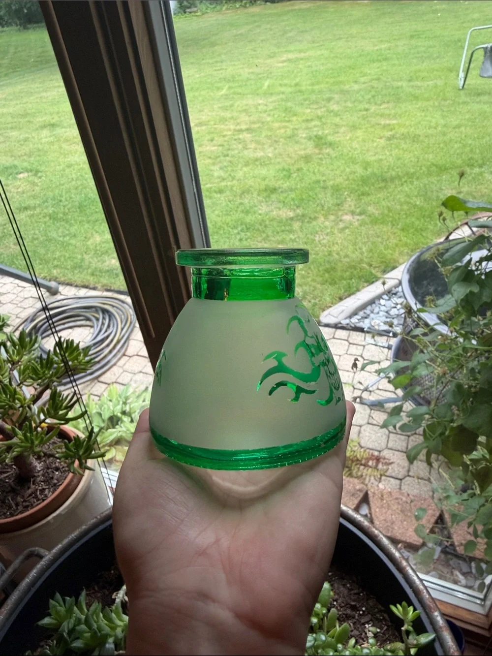 Vtg Green Frosted Glass Accent Graphic Skull Design